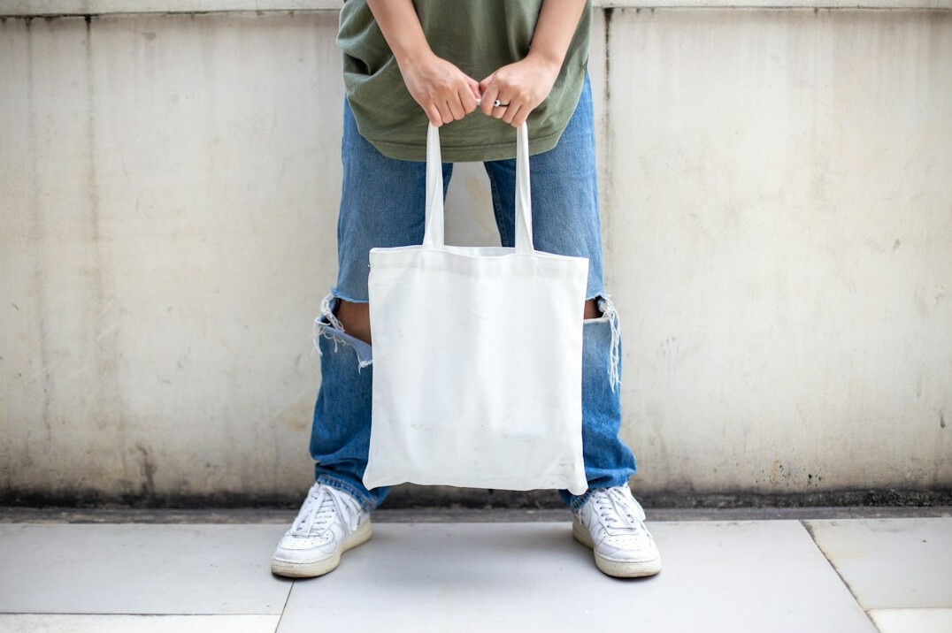 person using reusable bag