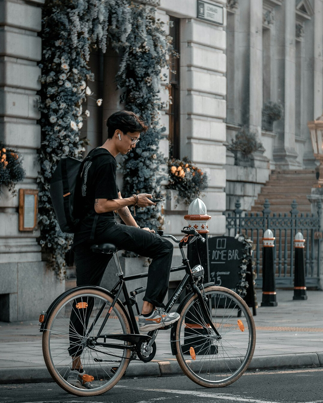 bicycle commuting in city